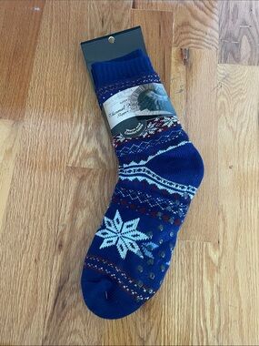 Women's Thermal Grip Crew Socks - Navy Snowflake Pattern